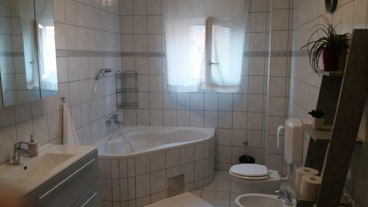 Apartman Teklic Kastela Ngoại thất bức ảnh